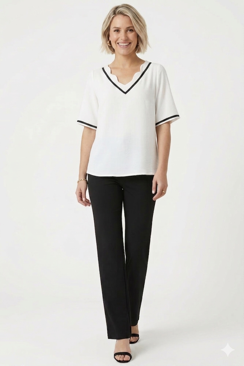 Εκρού V-Neck Κοντομάνικη Μπλούζα με Contrast Λεπτομέρειες