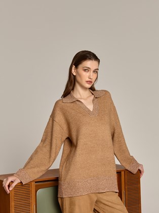Πουλόβερ Marina V σε ζεστή camel απόχρωση με λεπτομέρειες λάμψης