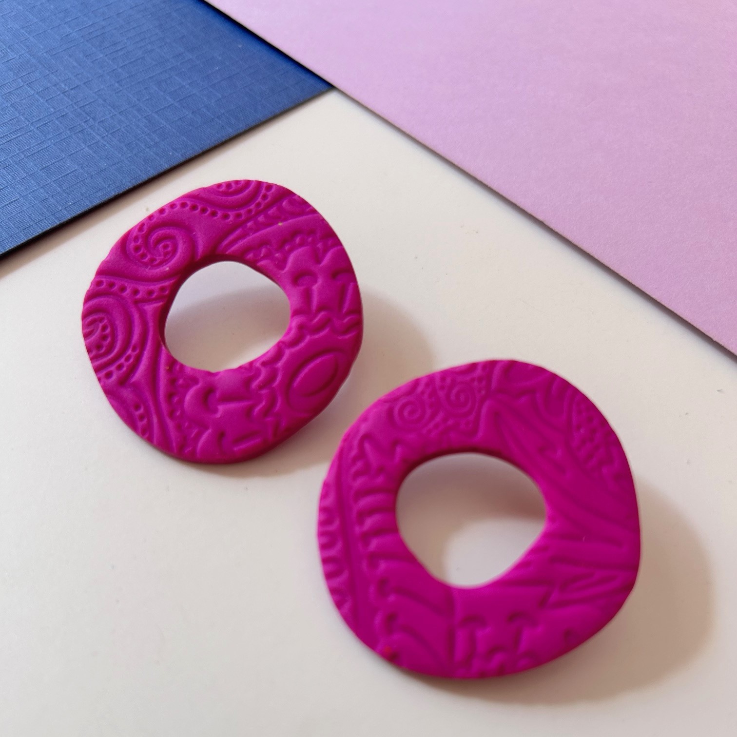 Happy Clay Earrings Magenta Cycle