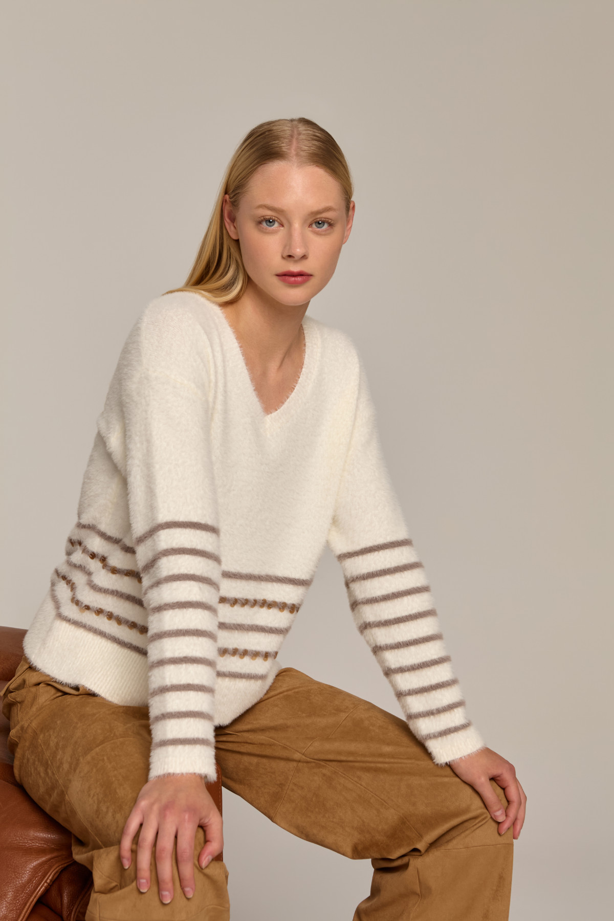 Πουλόβερ Marina V Λευκό με Μπεζ Ρίγες & Παγιέτες
