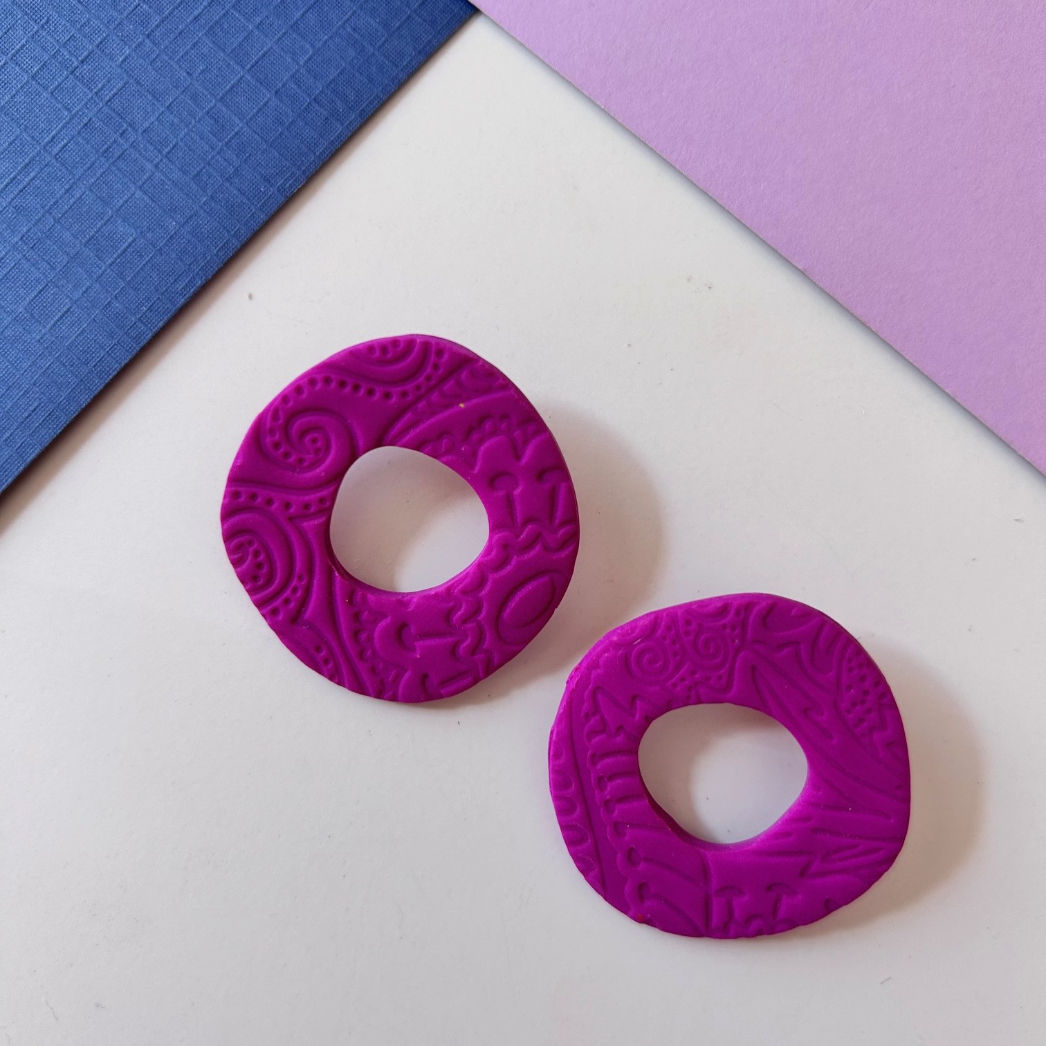 Happy Clay Earrings Magenta Cycle